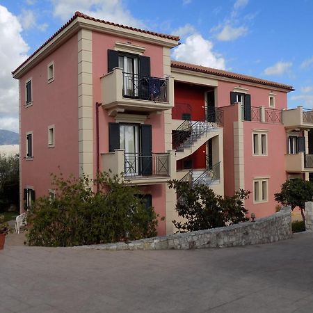 Kolona Apartments Lixouri Bagian luar foto