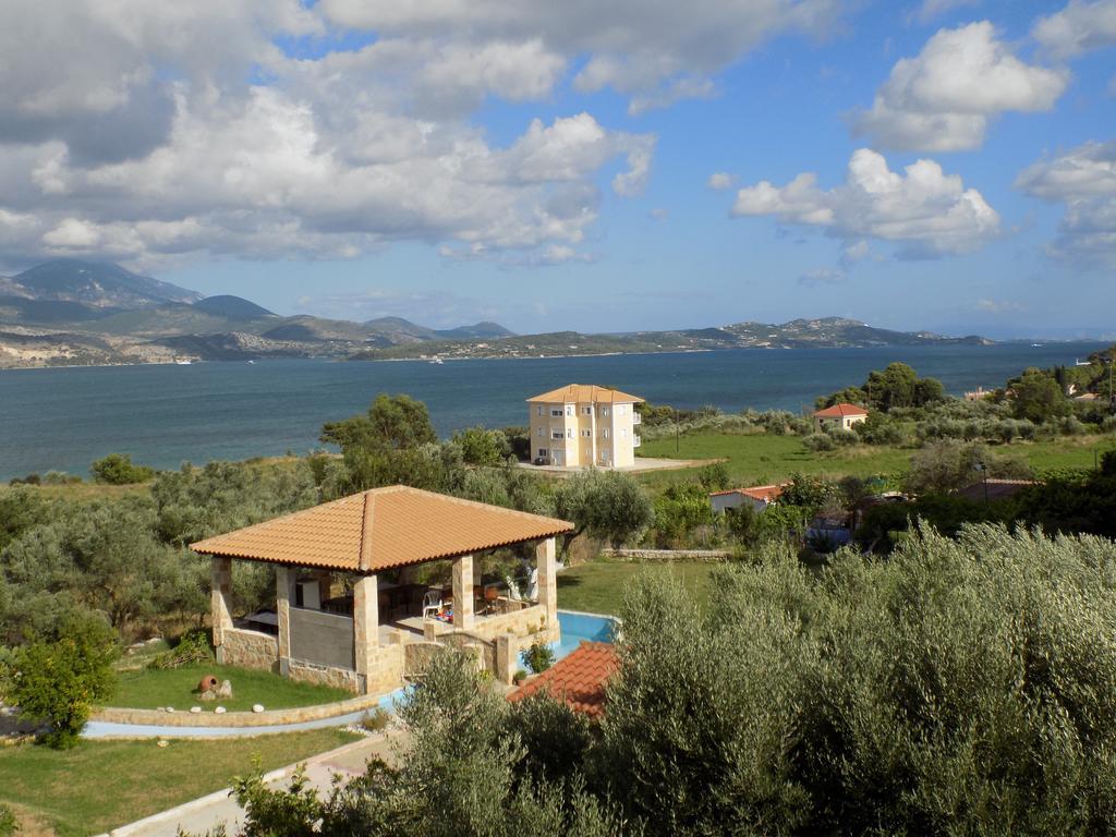 Kolona Apartments Lixouri Bagian luar foto
