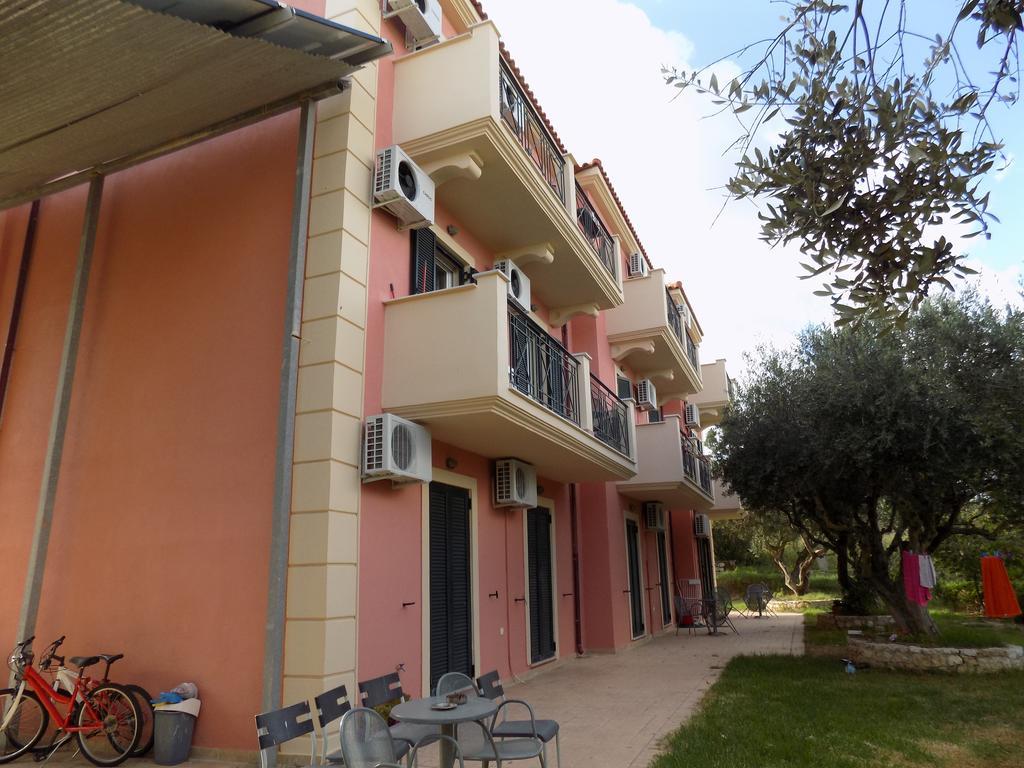 Kolona Apartments Lixouri Bagian luar foto