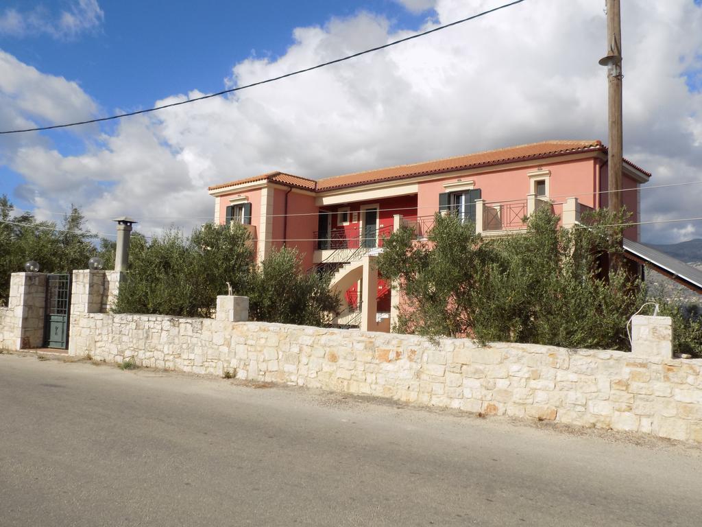 Kolona Apartments Lixouri Bagian luar foto