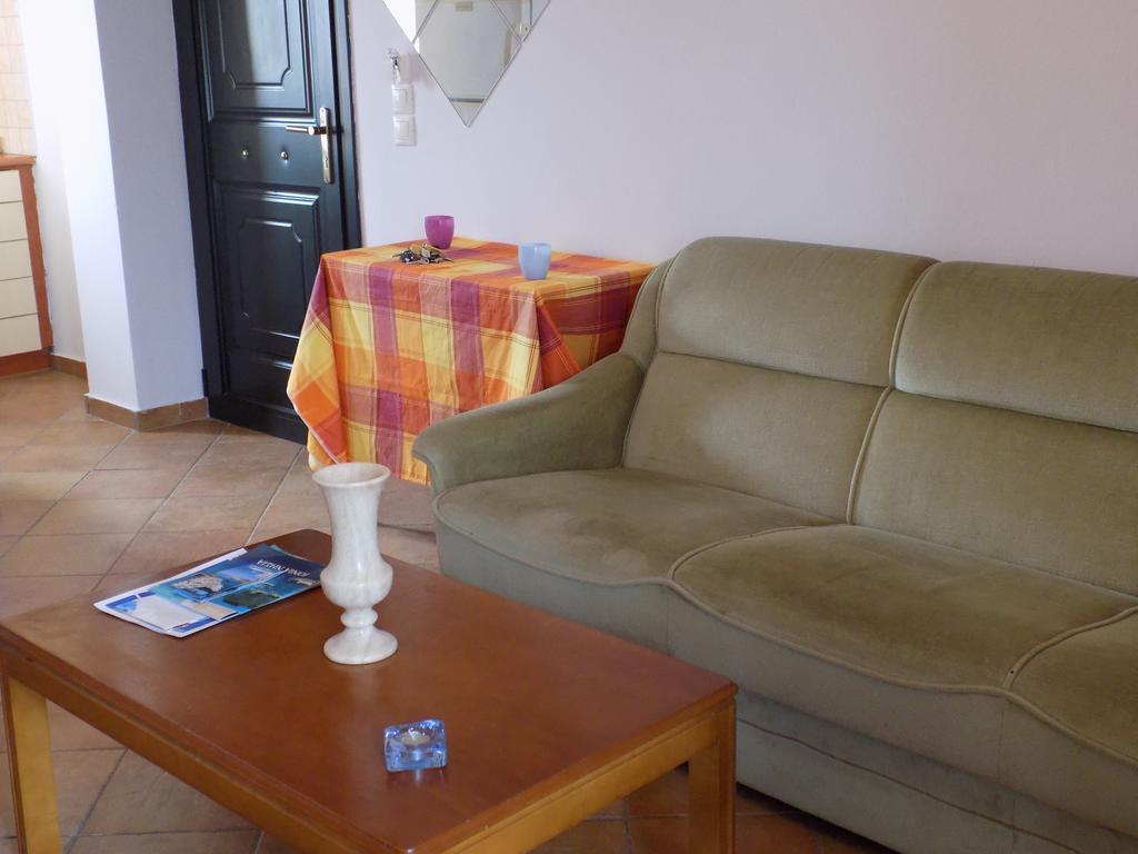 Kolona Apartments Lixouri Bagian luar foto