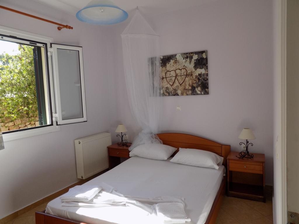 Kolona Apartments Lixouri Bagian luar foto