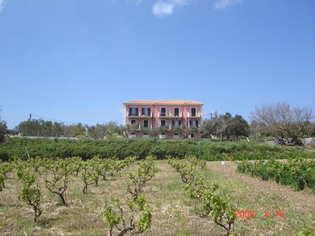 Kolona Apartments Lixouri Bagian luar foto