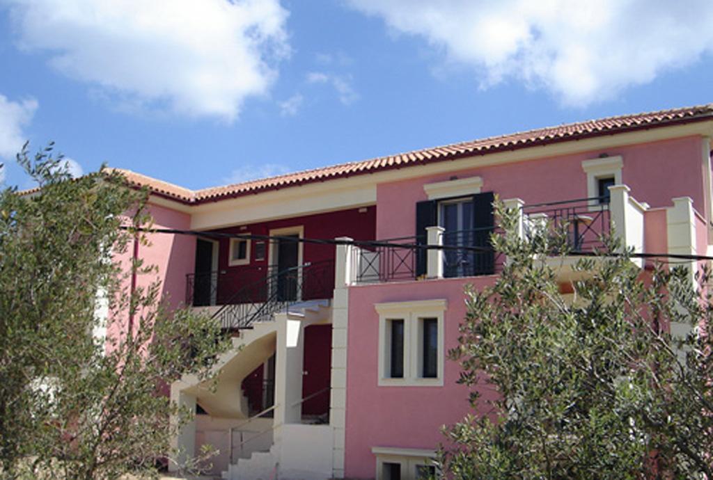 Kolona Apartments Lixouri Bagian luar foto