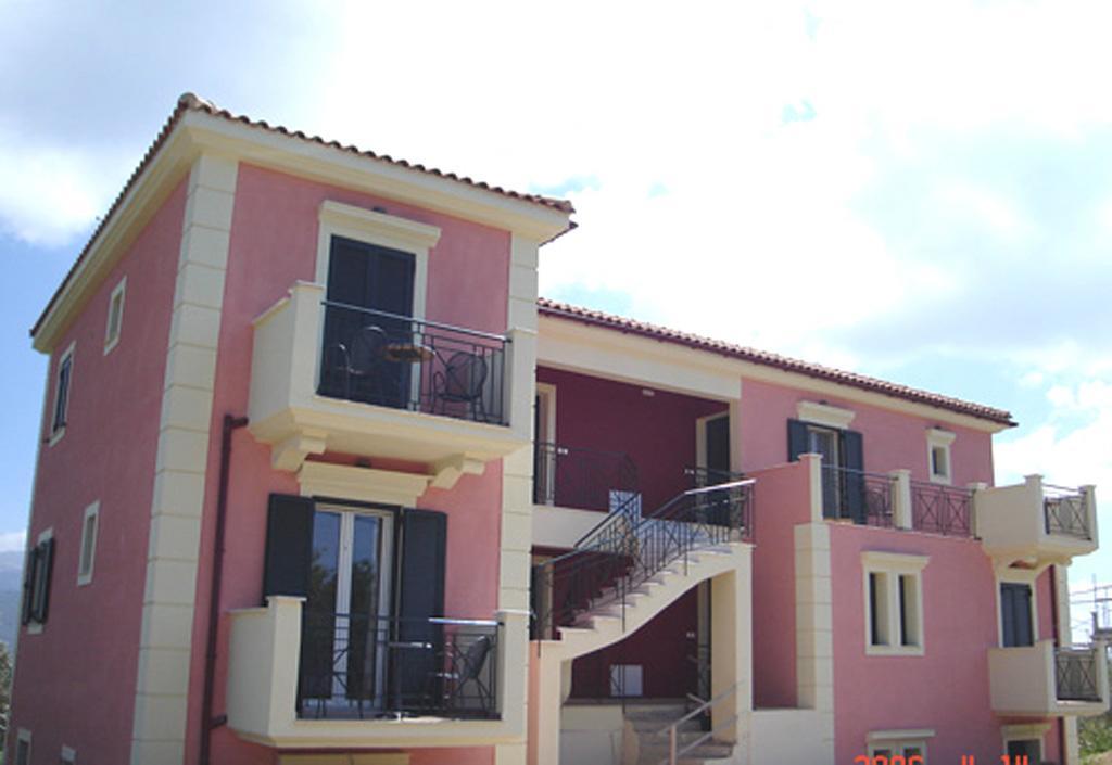Kolona Apartments Lixouri Bagian luar foto