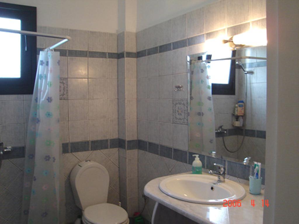 Kolona Apartments Lixouri Bagian luar foto